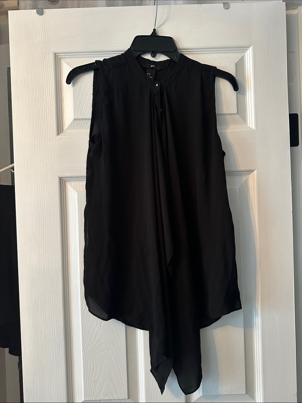 H&M Black Sleeveless Tie-Neck Camisole